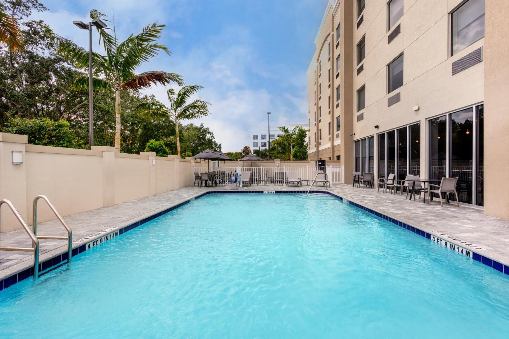 Holiday Inn Express & Suites - Miramar By Ihg Esterno foto
